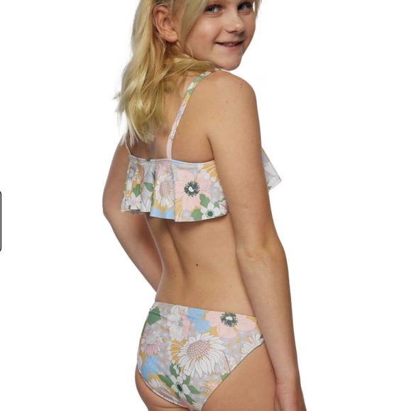O'Neill NEW Twiggy Ruffle Bikini Swimsuit Set - Picture 1 of 12
